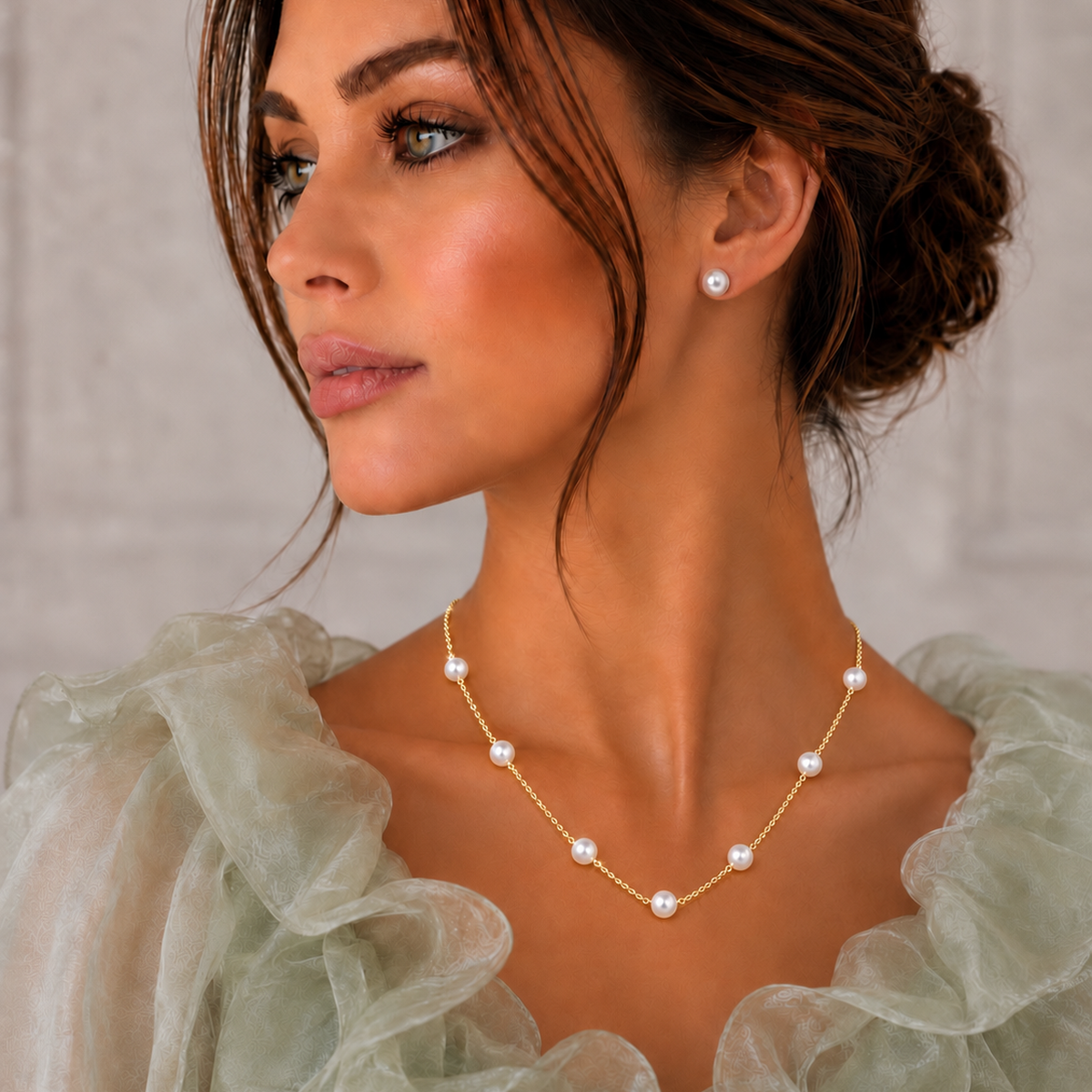Model wearing Venus gold pearl necklace